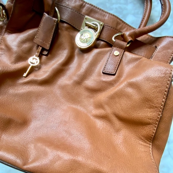 Michael Kors Hamilton Leather Purse - Picture 2 of 9